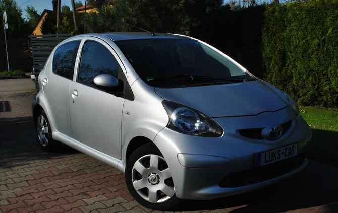 Toyota Aygo cena 11999 przebieg: 170000, rok produkcji 2007 z Barwice małe 781